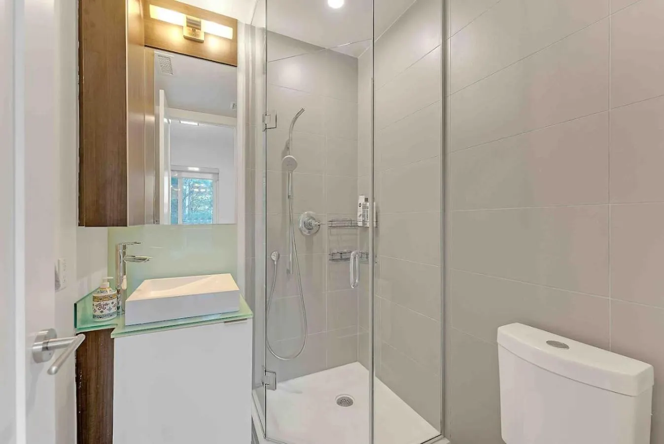 Apartment Rogers Center And Cn Tower 2Br 2Bth Apt With Parking Dt Toronto Canada