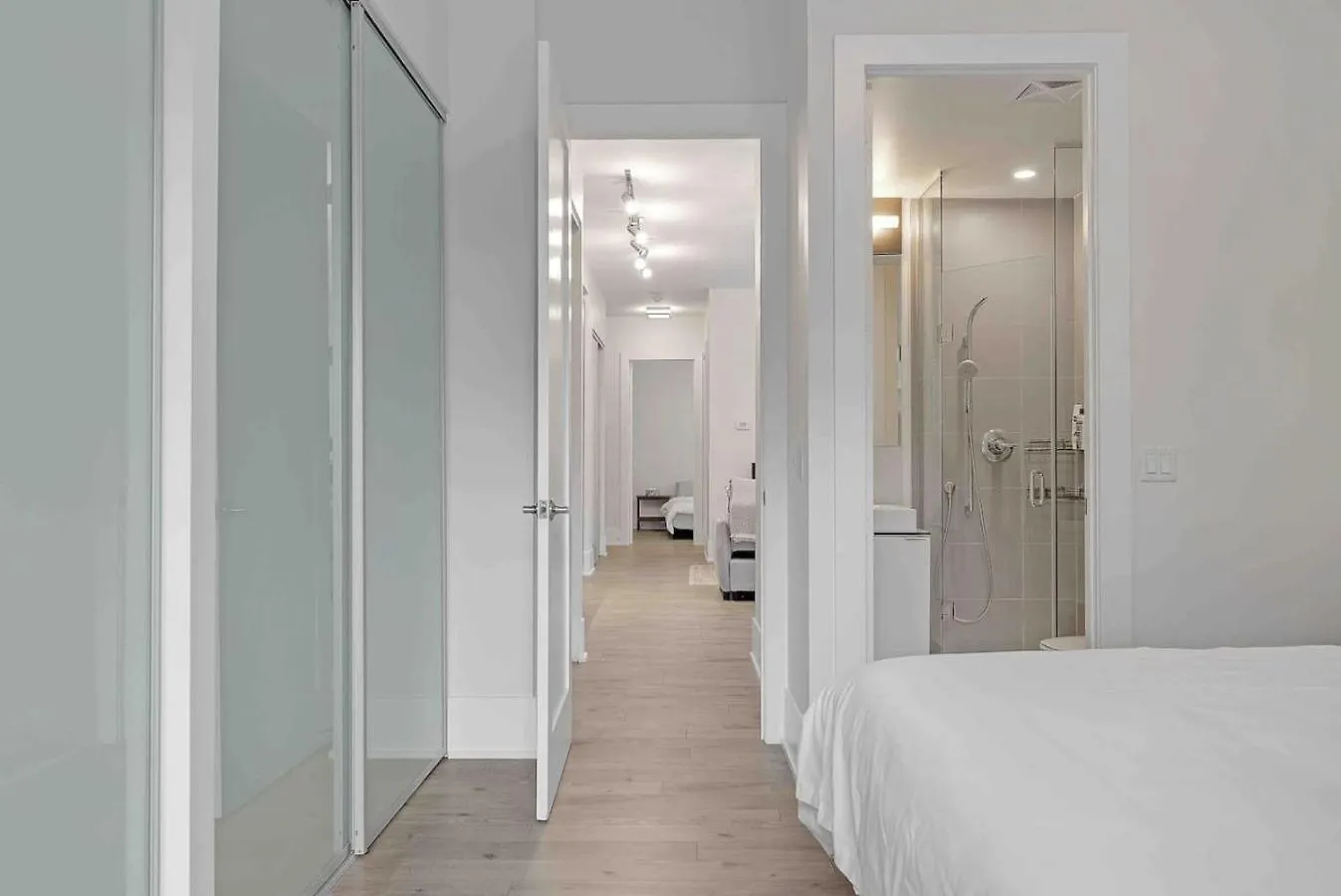 Rogers Center And Cn Tower 2Br 2Bth Apt With Parking Dt Toronto Apartment
