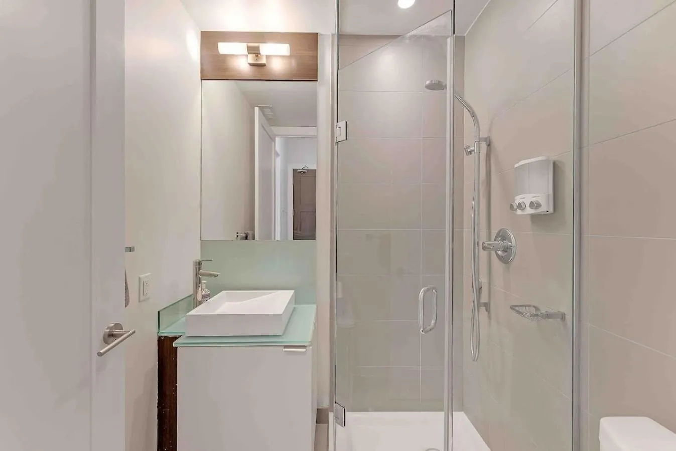 Rogers Center And Cn Tower 2Br 2Bth Apt With Parking Dt Toronto