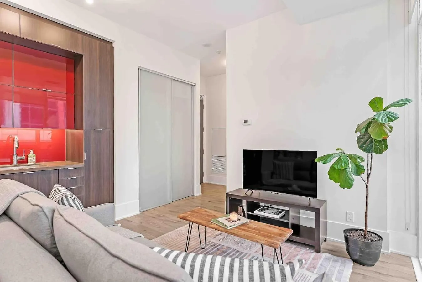 Apartment Rogers Center And Cn Tower 2Br 2Bth Apt With Parking Dt Toronto Canada