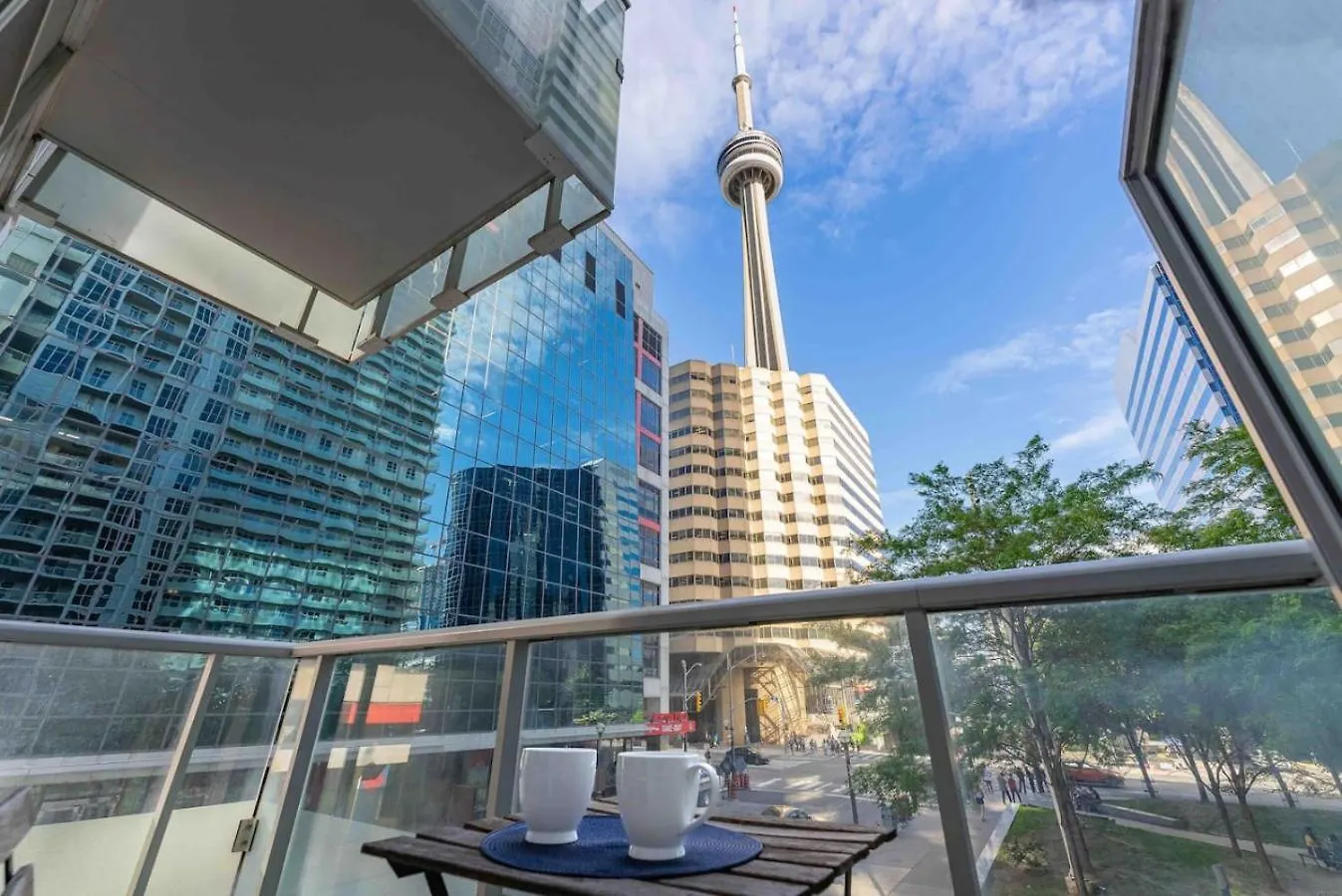 Rogers Center And Cn Tower 2Br 2Bth Apt With Parking Dt Toronto