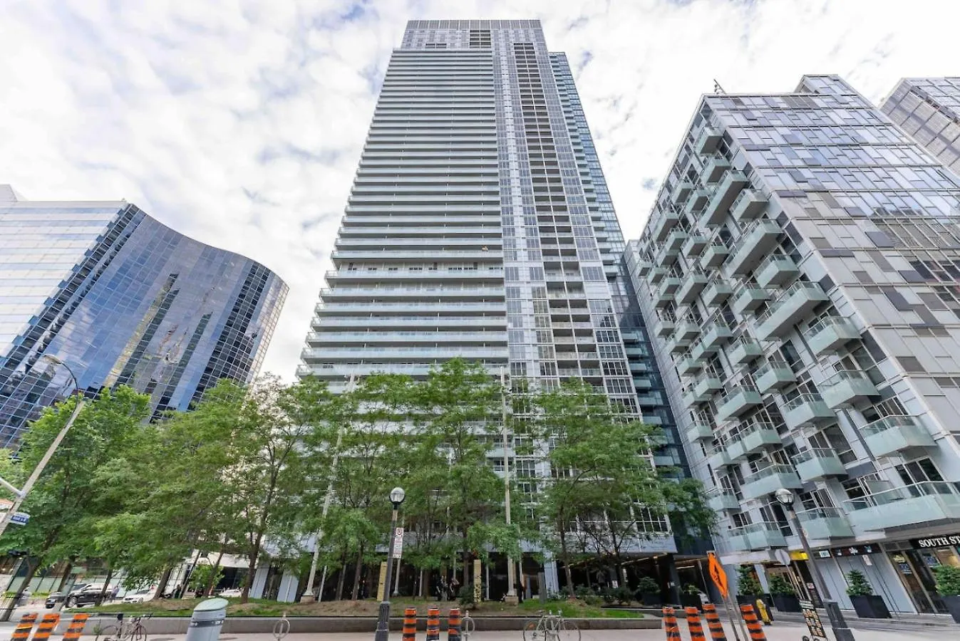Apartment Rogers Center And Cn Tower 2Br 2Bth Apt With Parking Dt Toronto
