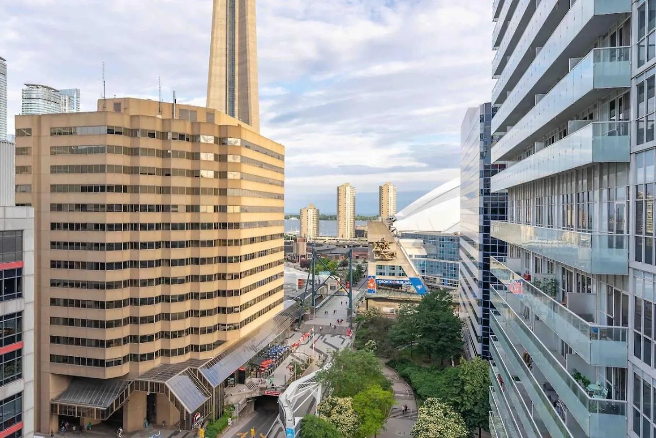 Rogers Center And Cn Tower 2Br 2Bth Apt With Parking Dt Toronto Apartment