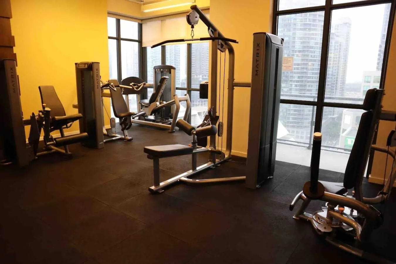 Rogers Center And Cn Tower 2Br 2Bth Apt With Parking Dt Toronto Canada
