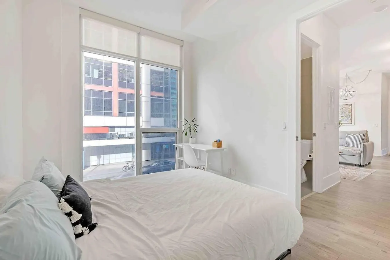 Rogers Center And Cn Tower 2Br 2Bth Apt With Parking Dt Toronto Canada