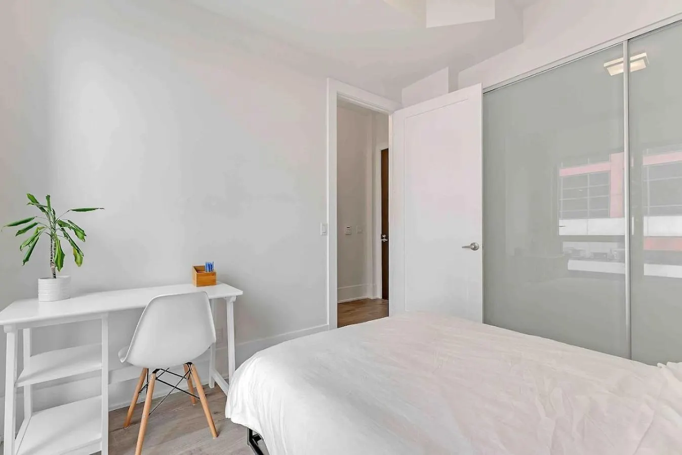Rogers Center And Cn Tower 2Br 2Bth Apt With Parking Dt Toronto Apartment