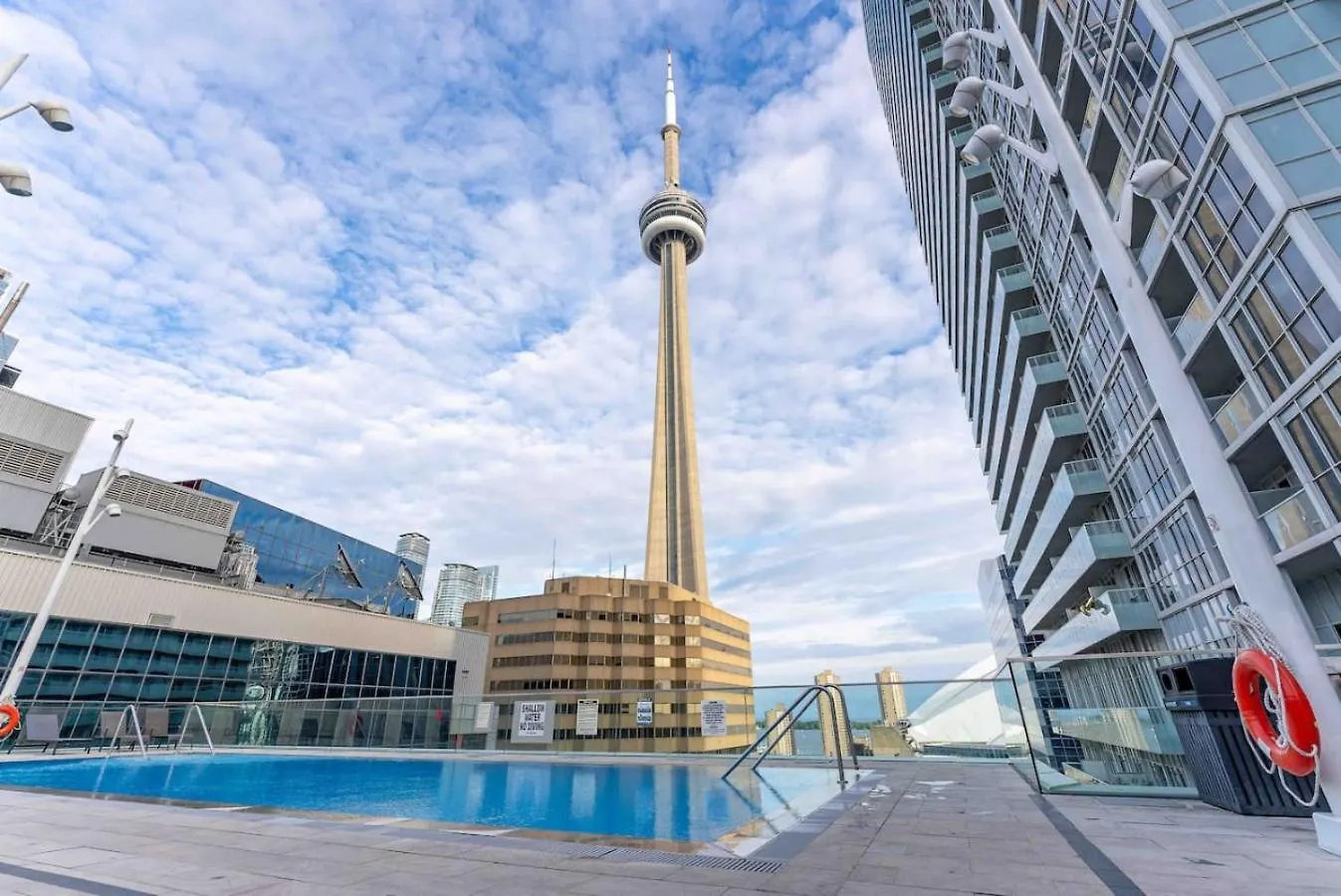 Rogers Center And Cn Tower 2Br 2Bth Apt With Parking Dt Toronto